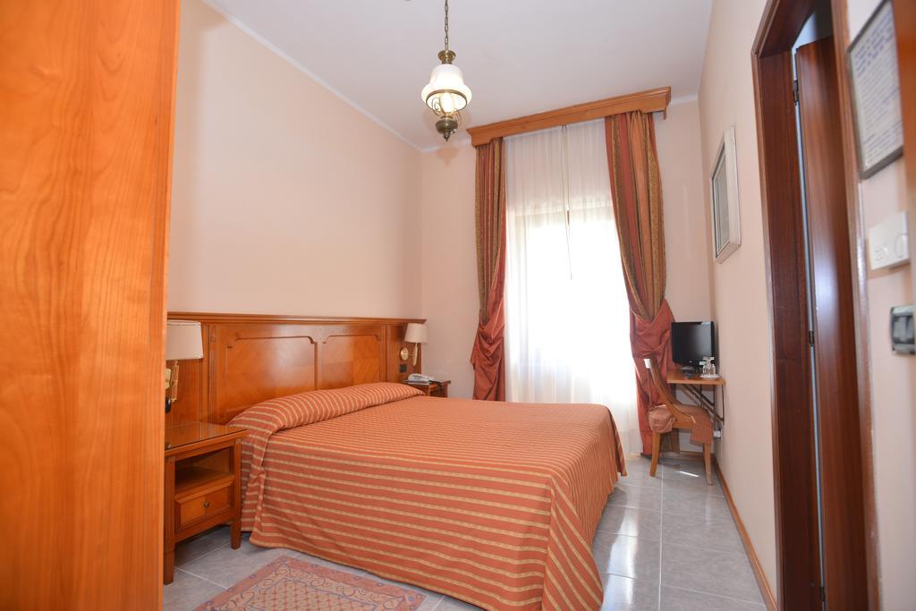 Hotel Acqui & Centro Benessere Acqui Terme Rum bild
